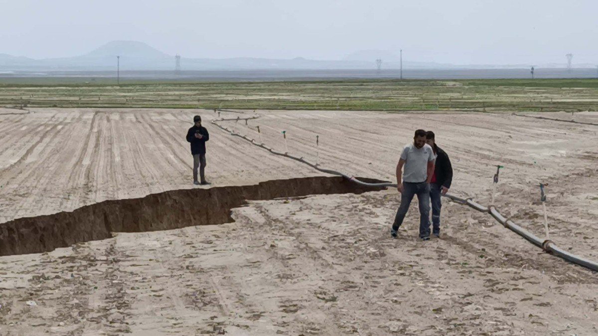 Karapınar'da Yeni Tehlike: Yüzey Yarıkları ve Obruklar