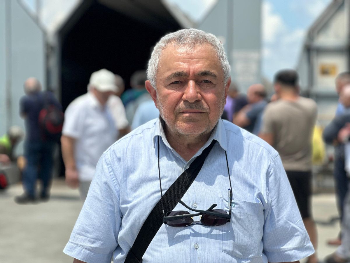 Dünyanın dört bir yanındaki gurbetçiler, DHA'nın da haber verdiği gibi, bayram ve yaz tatili sezonunun başlangıcıyla birlikte ülkemize dönüş yolculuğuna başladı. Bu özel günlerde sevdikleriyle hasret gideren aileler, uzun süre ayrı kalan yakınlarını görmekten büyük mutluluk duyuyor. Özellikle gurbetçiler, tatil ve bayram coşkusunu Türkiye’de yaşamak adına çeşitli ulaşım alternatifleriyle yola çıkıyor.