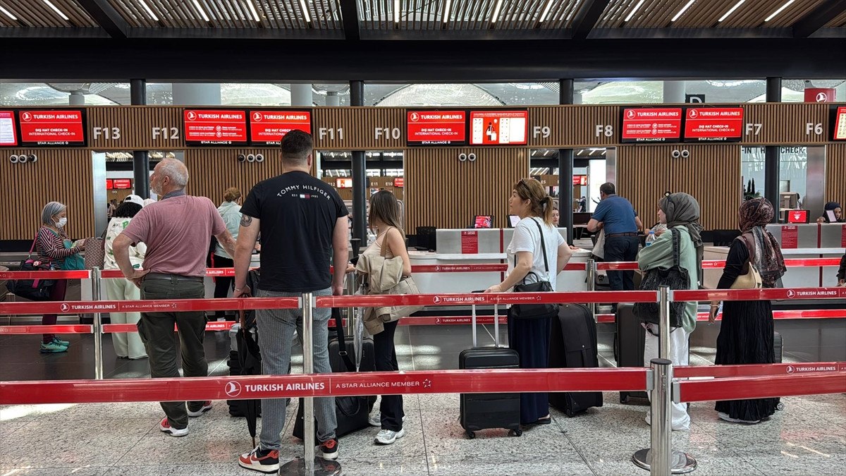 İstanbul Havalimanında Yoğunluk ve Güvenlik Önlemleri