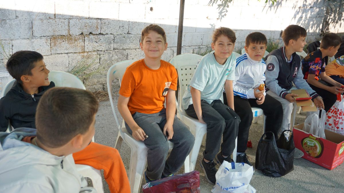 Burdur Gölhisar'da Çocukların Geleneksel Çörek Alma Şenliği Yeniden Canlandırıldı
