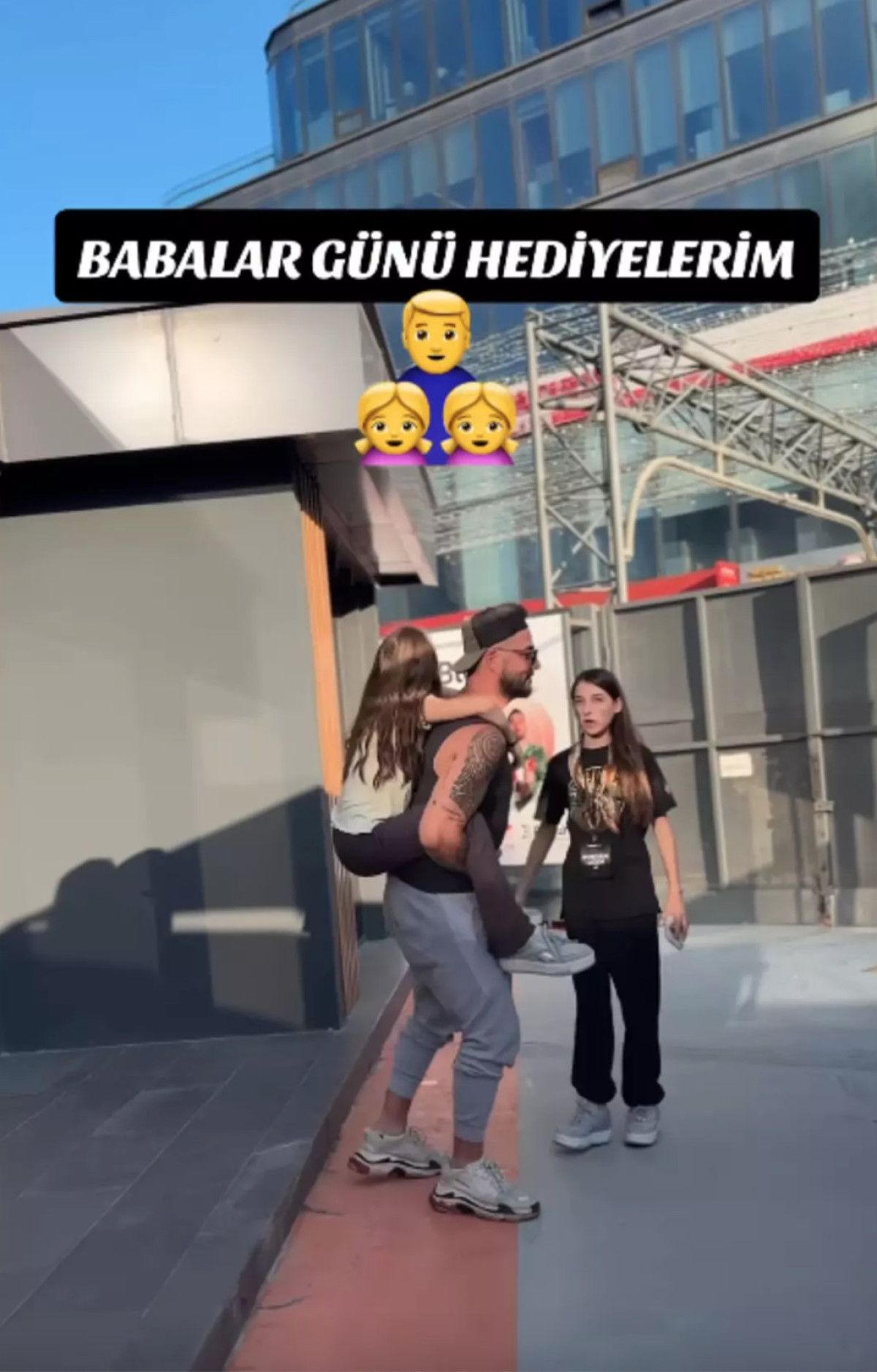 Türk Pop Müziğinin Sevilen İsmi Gökhan Özen'in Zorlu Aile Hikayesi