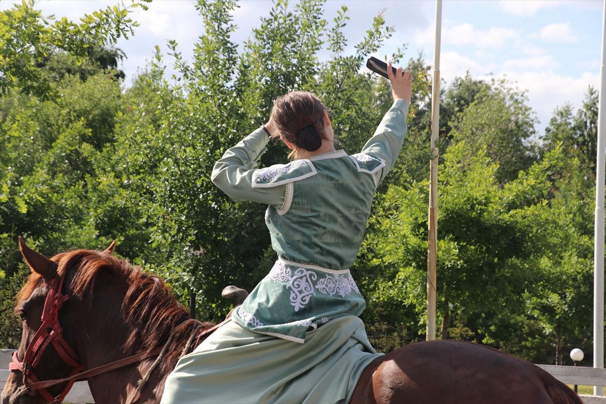 Kazakistan'da Kımız Festivali Coşkusu
