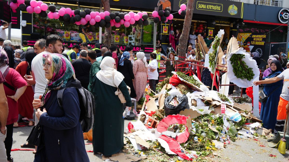 Başakşehir’de Açılışa Özel Büyük İlgi ve Yoğun Kalabalık