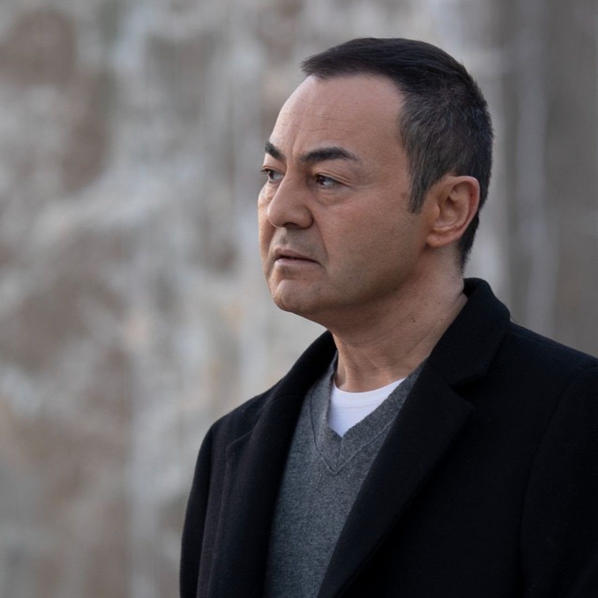 Serdar Ortaç, Kıbrıs Girne’deki Muhteşem Konseriyle Hayranlarını Büyüledi