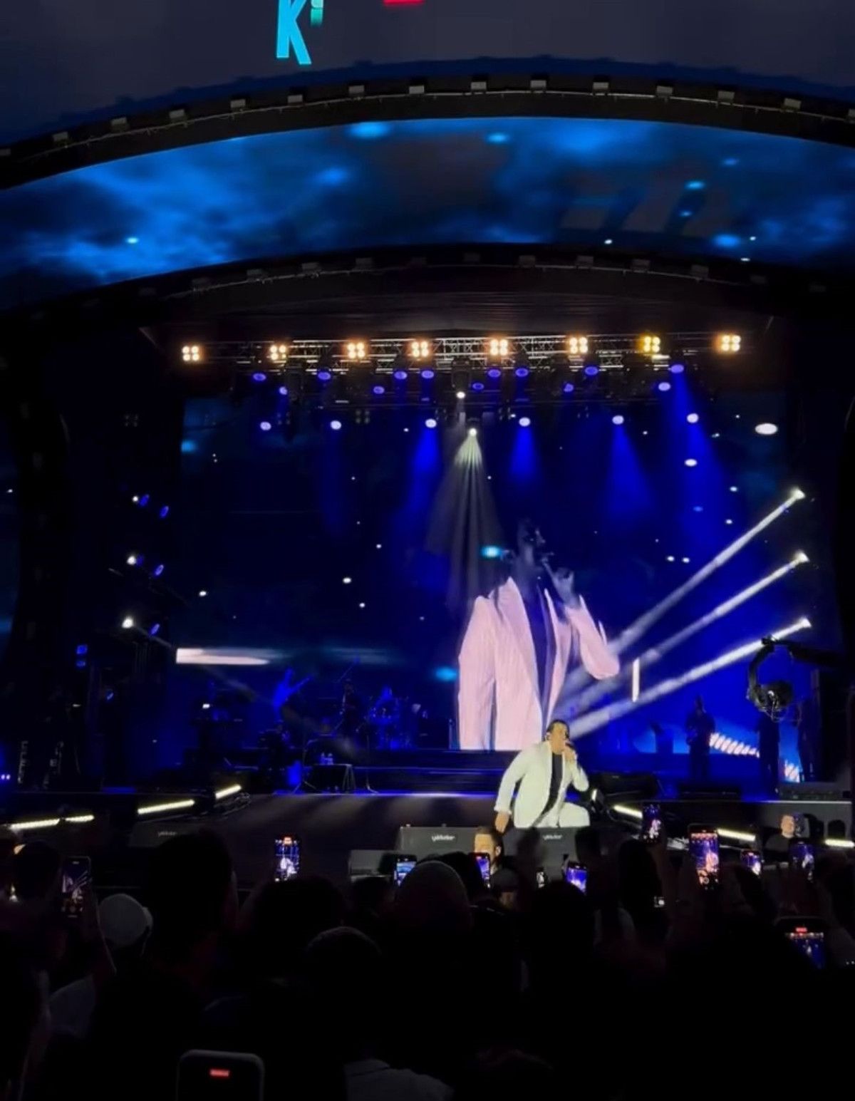 Sahne Desteği ve Konserin Devamı