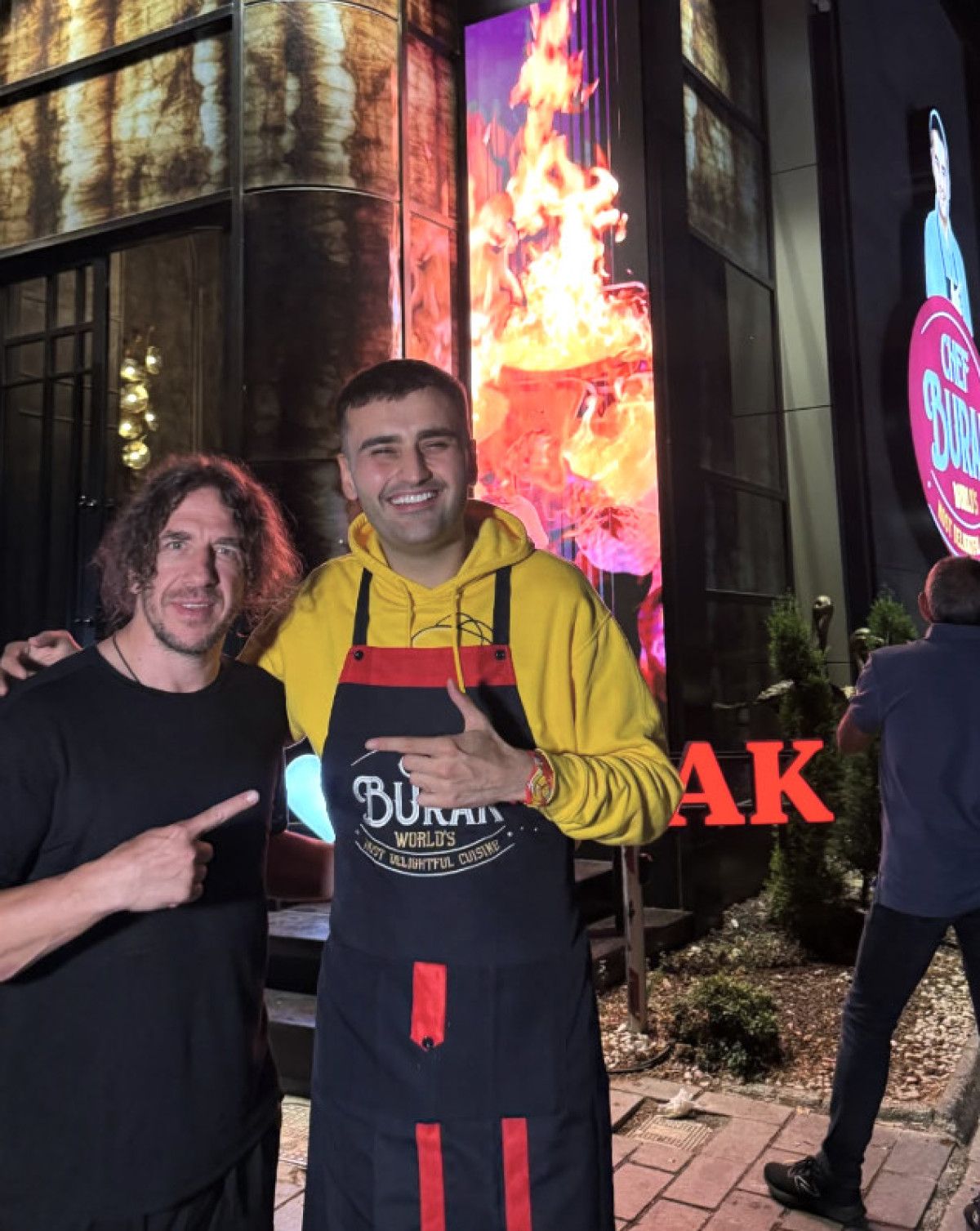 Puyol’un Etiler’deki Ziyareti ve Çay Keyfi