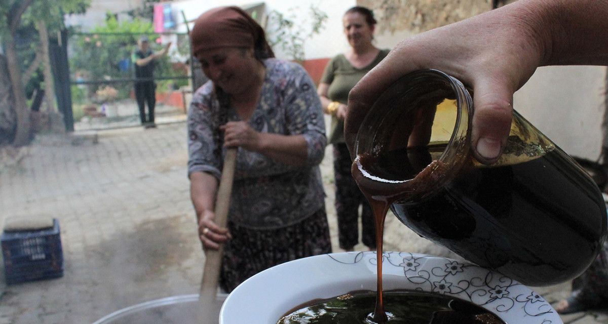 Kemaliye’de Dut Pekmezinin Geleneksel Hazırlanış Süreci