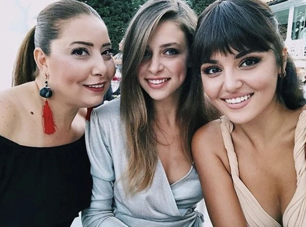 Hande Erçel, Popüler Youtube Kanalında Samimi Açıklamalarda Bulundu