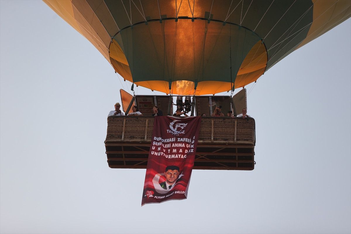 Kapadokya'da Demokrasi Şöleni ve Sıcak Hava Balonlarıyla Anma