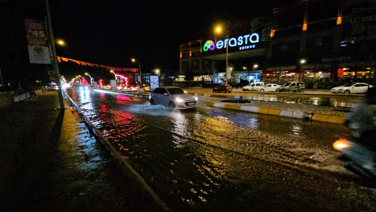 Edirne'nin İçme Suyu Ana Hattında Meydana Gelen Büyük Arıza Şehri Su Temini Çalışmalarını Zora Soktu
