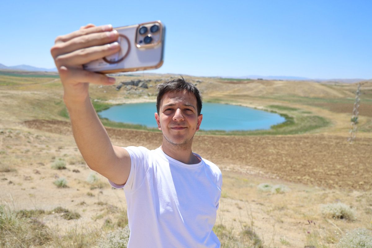 Gözleri andıran göller, bölgeye ayrı bir mistik hava katıyor