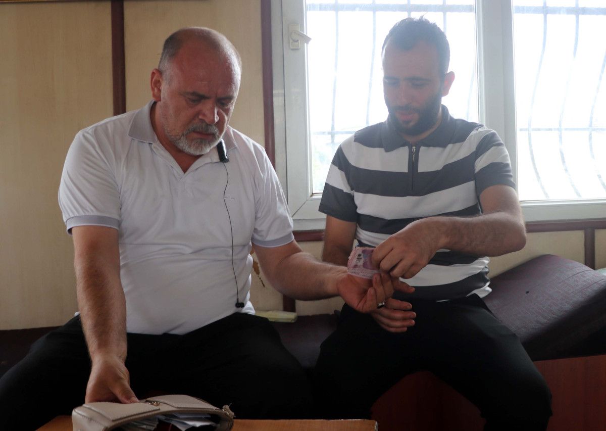Gaziantep'te Suriyeli Kadının Unuttuğu Çanta Güvenlik Kameralarıyla Bulundu ve Teslim Edildi