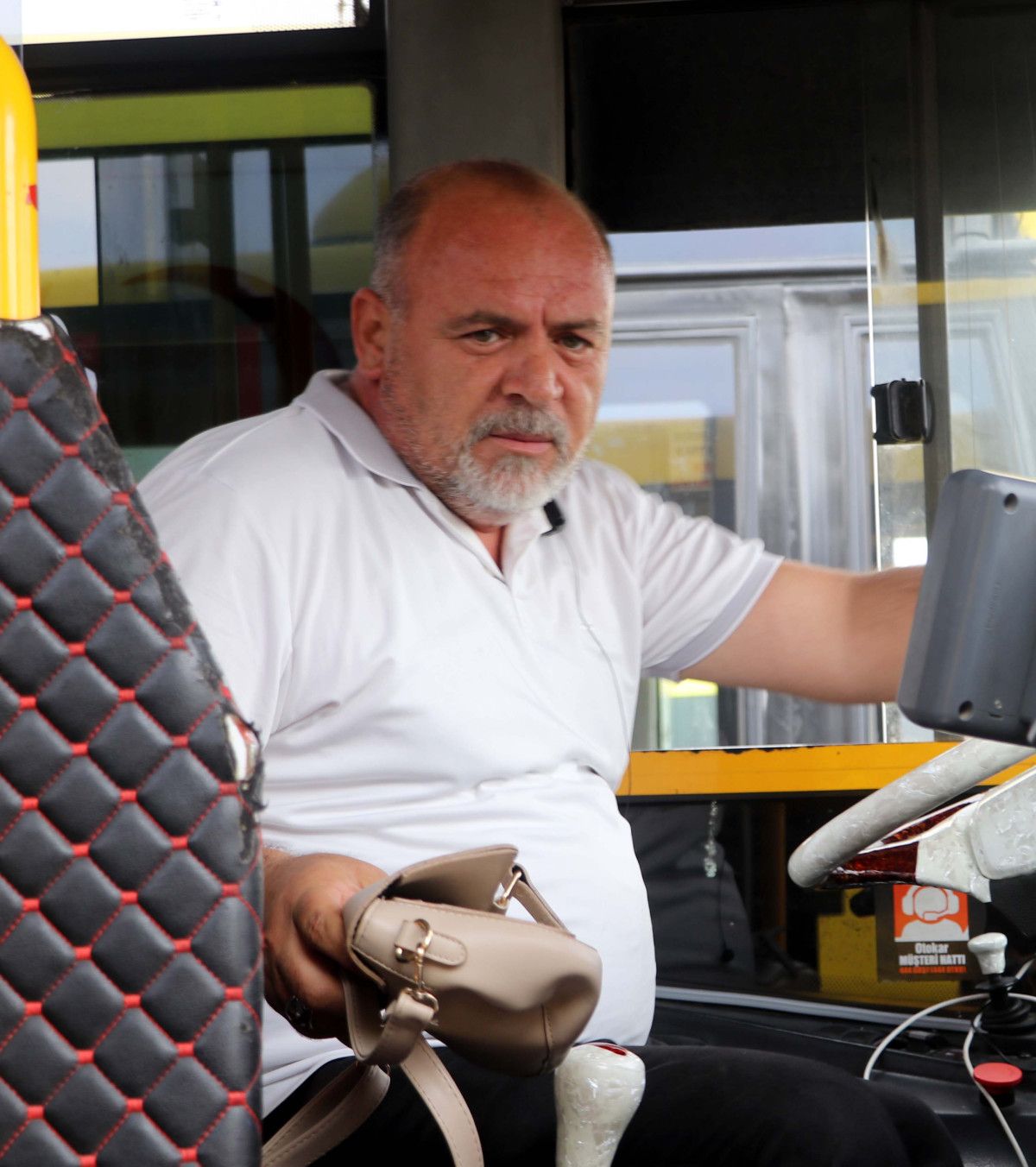 Gaziantep'te Suriyeli Kadının Unuttuğu Çanta Güvenlik Kameralarıyla Bulundu ve Teslim Edildi