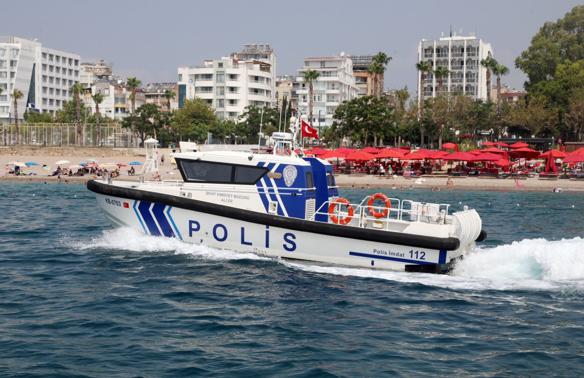 Antalya'da Deniz Güvenliği İçin 24 Saat Görevde Olan Deniz Polisi Ekipleri