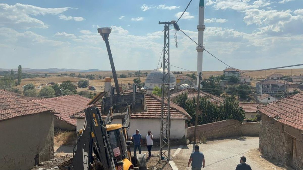 Yuva Uzun Yıllar Leyleklere Ev Sahipliği Yaptı