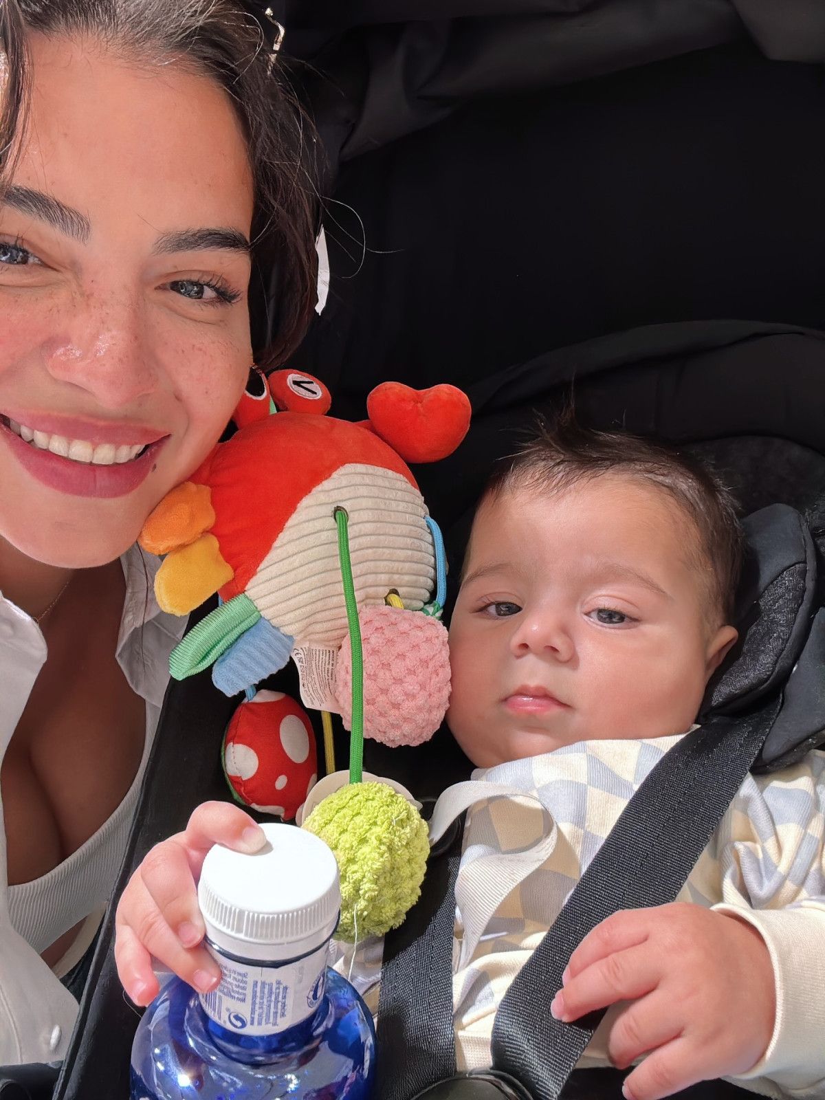 Melisa Aslı Pamuk ve Yusuf Yazıcı'nın Mutlu Ailesi