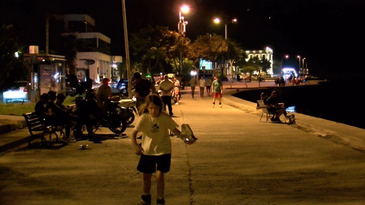 Vatandaşlar Denize Koştu