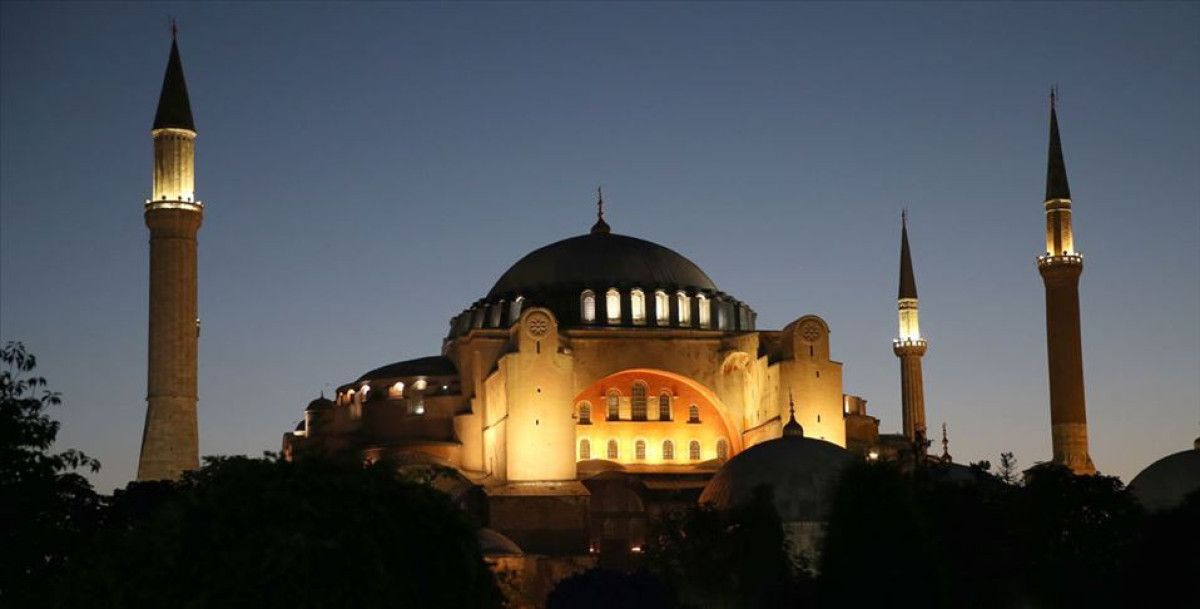 Ayasofya: Bir Asırdan Fazla Süren Tarih ve İnanç Simgesi