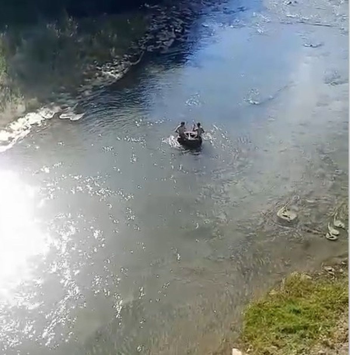Tokat'ta traktör şambreli ile rafting