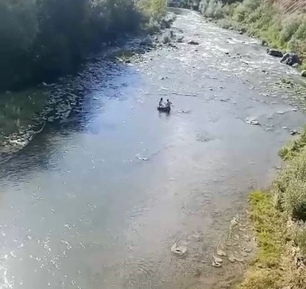 Tokat'ta traktör şambreli ile rafting