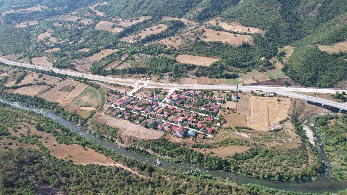 Tokat'ta traktör şambreli ile rafting