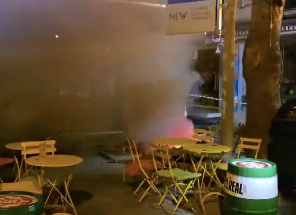 İstanbul'da kazı çalışması sırasında, elektrik kabloları koptu