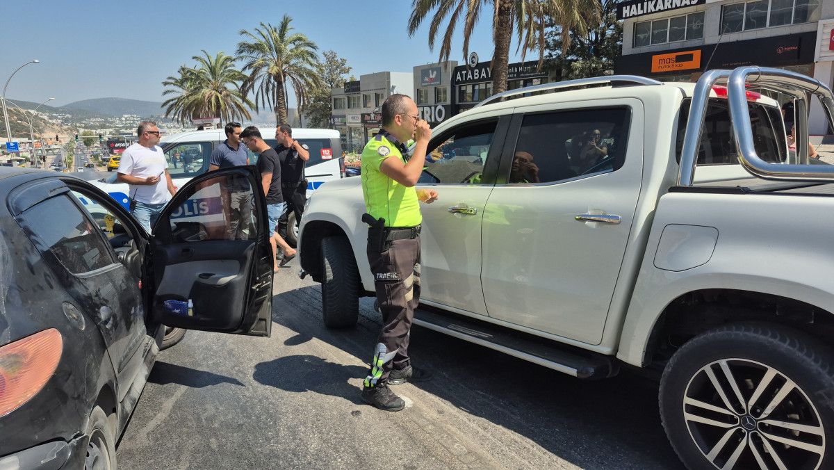 Dilan Çıtak, polisin üzerine araba sürdü