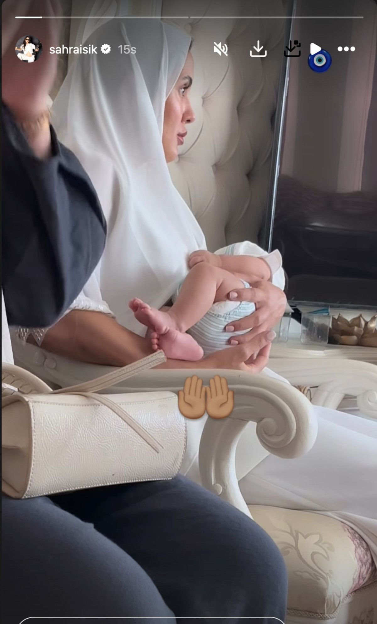 Taze anne Sahra Işık bebeği için mevlit okuttu! O anları paylaştı