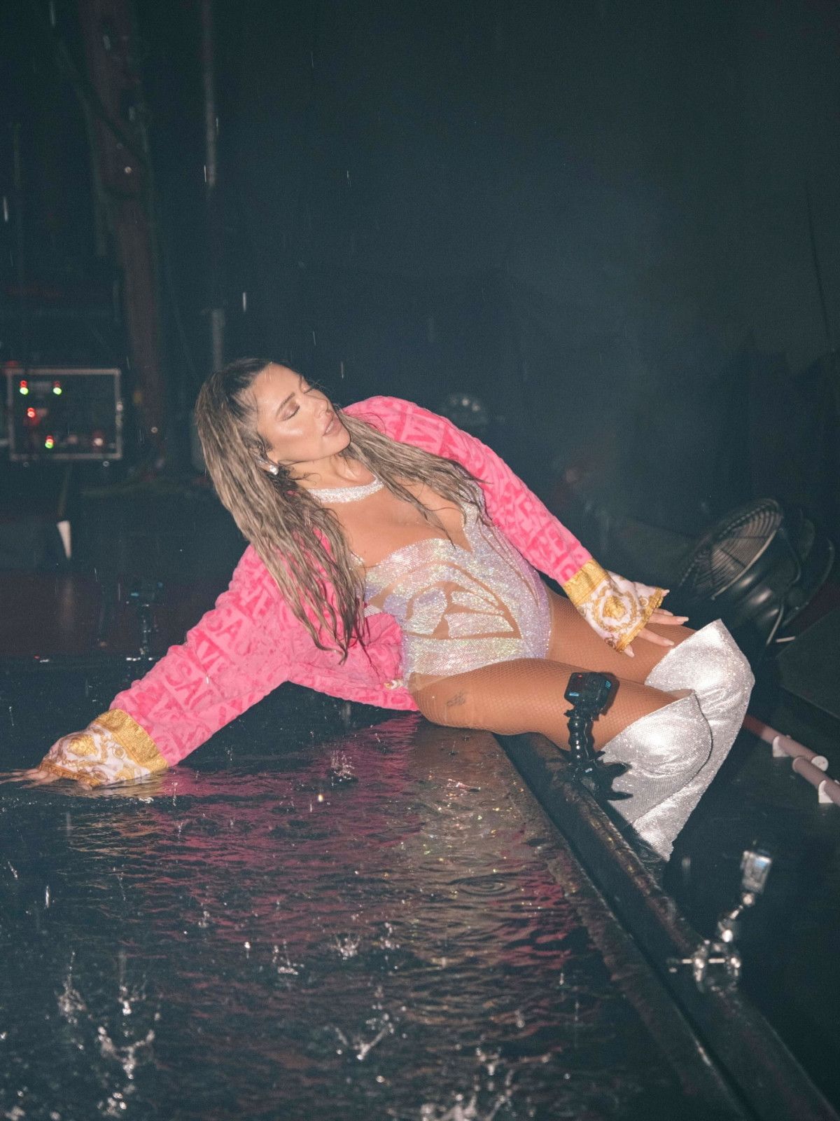Sahne dansları çok konuşulmuştu! Hadise'den eleştirilere cevap