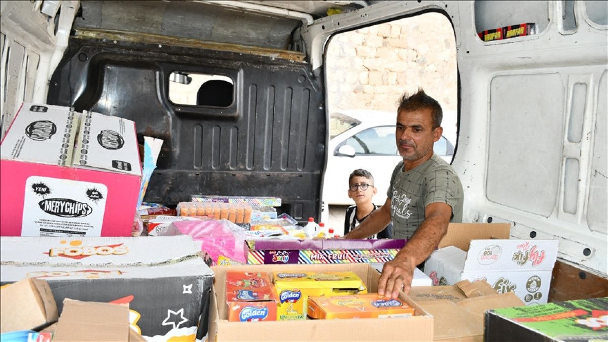 Dayı Gel Diyen Çocuklara Kayıtsız Kalmıyor