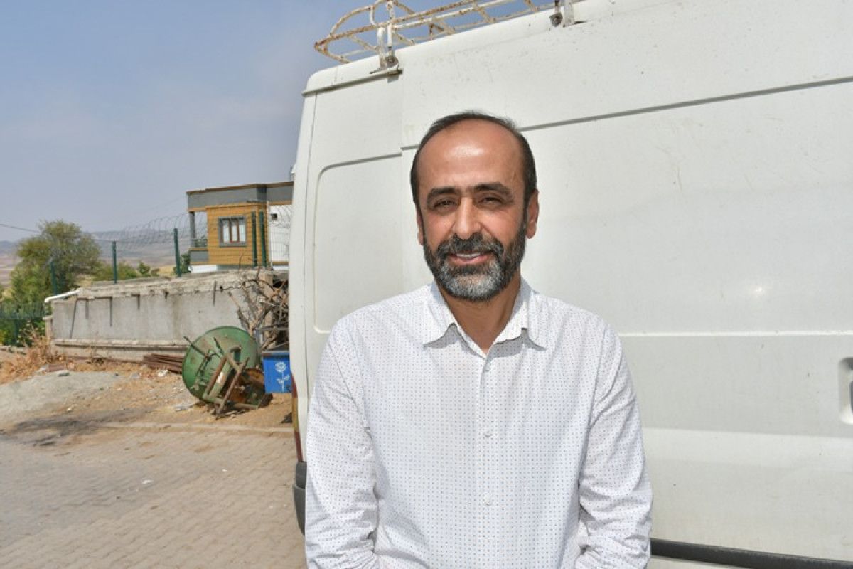 Batmanlı 'Seyyar Bakkal' köy yollarında takasla ticaret yapıyor