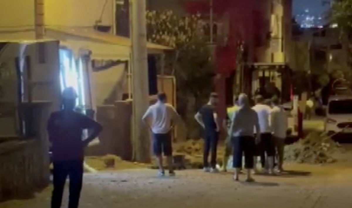 Kocaeli'de altyapı kazısında doğalgaz borusu hasar gördü: Mahalleyi koku sardı