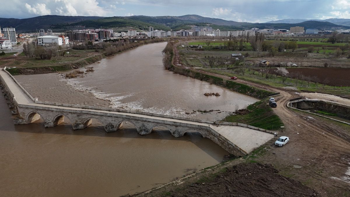 Havadan çekilen görüntüler, kuraklığın boyutunu gözler önüne seriyor