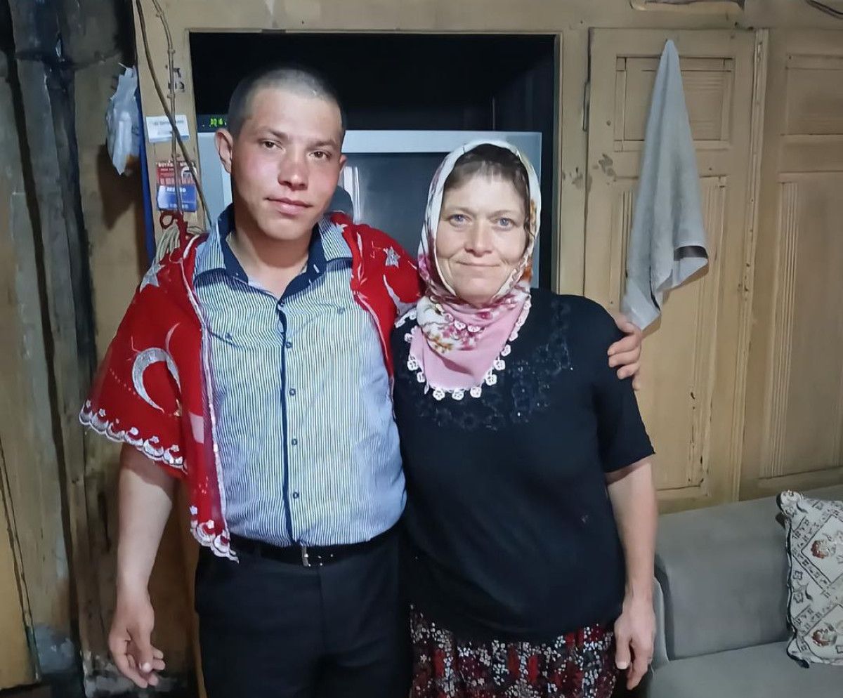 Sadece garibanlar mı gider askere diyen gence davul zurnalı uğurlama