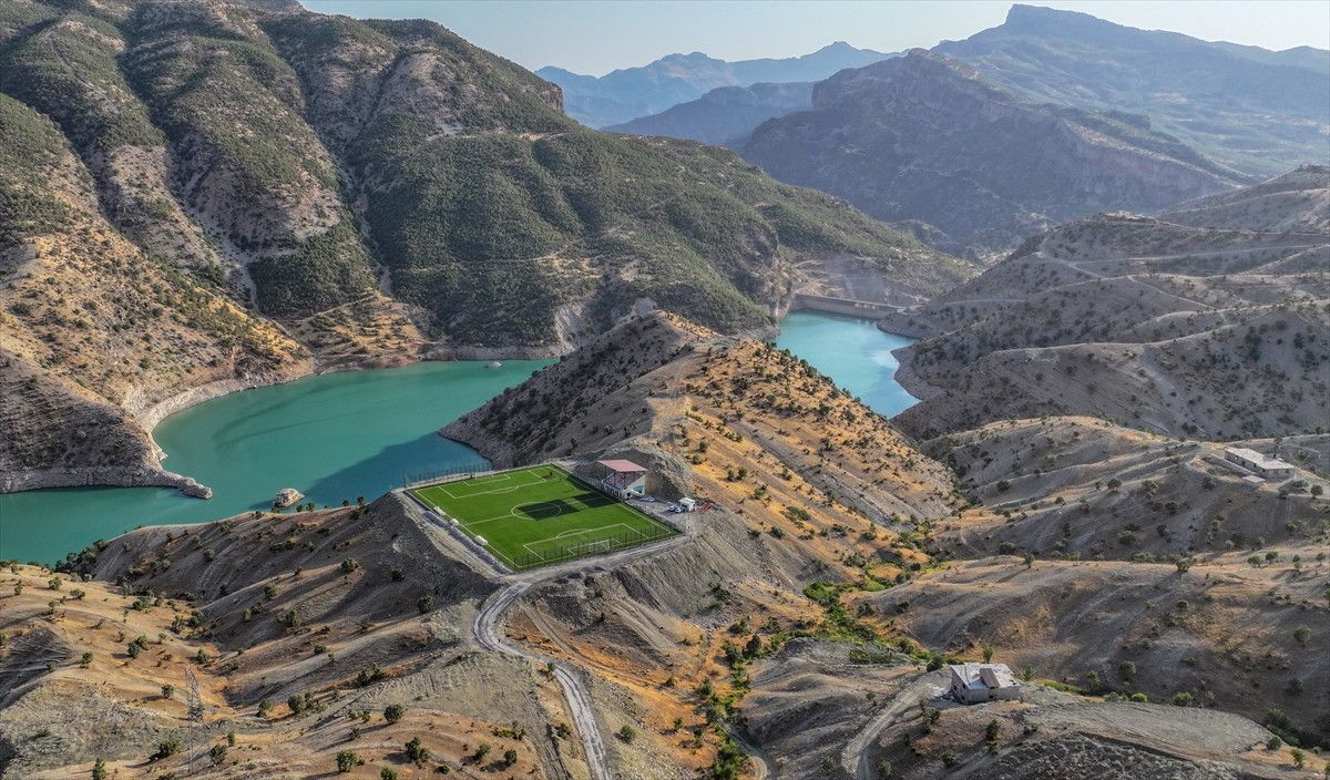 Şırnaklı gençler, FIFA standartlarına uygun sahaya kavuştu