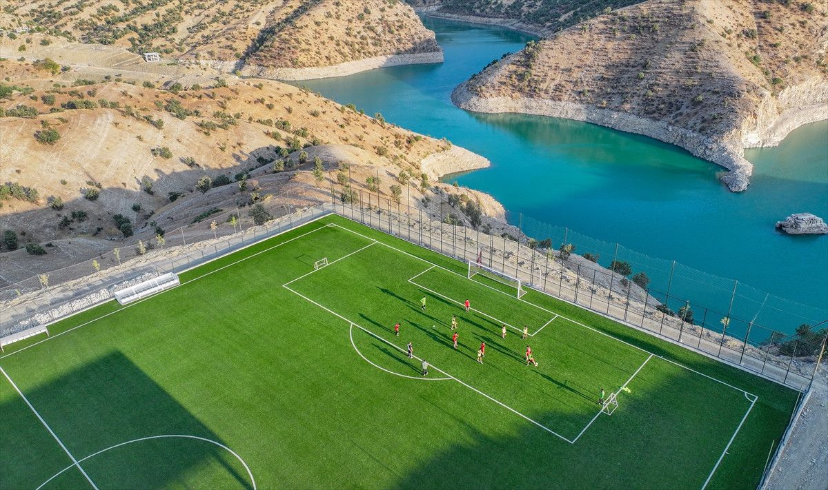 Şırnaklı gençler, FIFA standartlarına uygun sahaya kavuştu