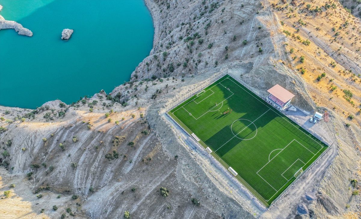 Şırnaklı gençler, FIFA standartlarına uygun sahaya kavuştu