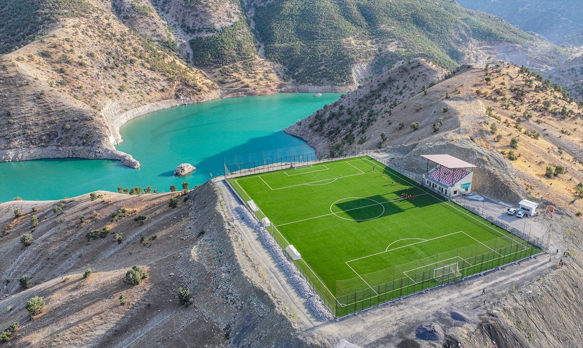 Şırnaklı gençler, FIFA standartlarına uygun sahaya kavuştu