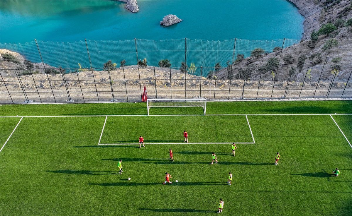 Şırnaklı gençler, FIFA standartlarına uygun sahaya kavuştu