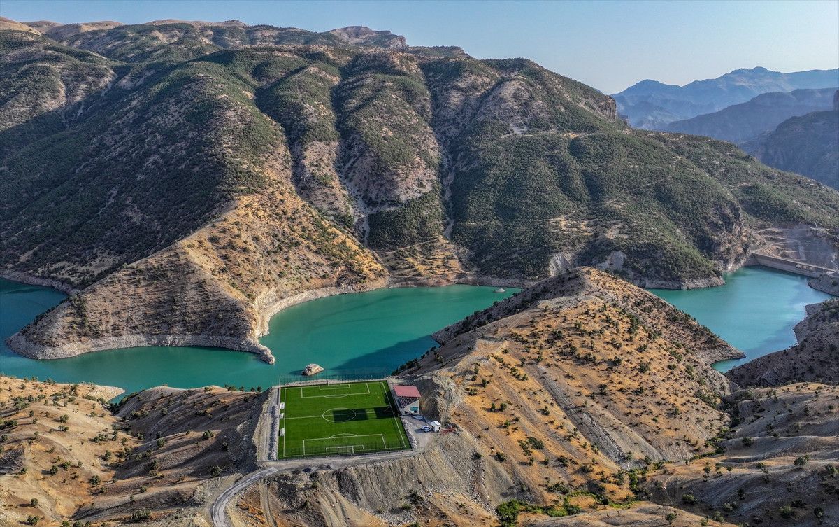 Şırnaklı gençler, FIFA standartlarına uygun sahaya kavuştu