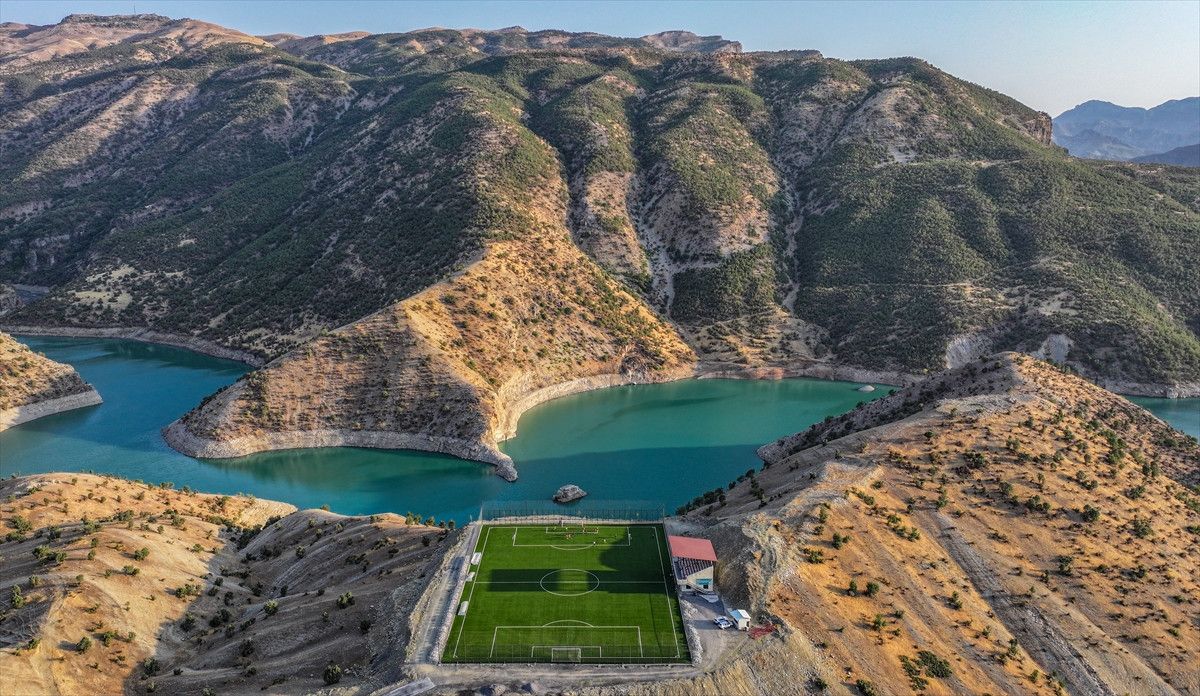 Şırnaklı gençler, FIFA standartlarına uygun sahaya kavuştu