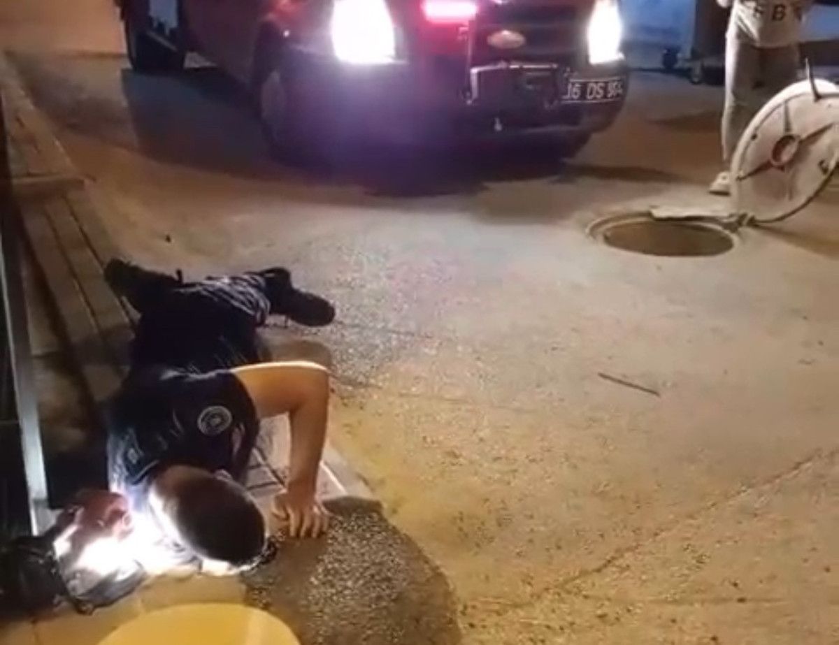 Bursa'da ilginç bir kedi kurtarma operasyonu
