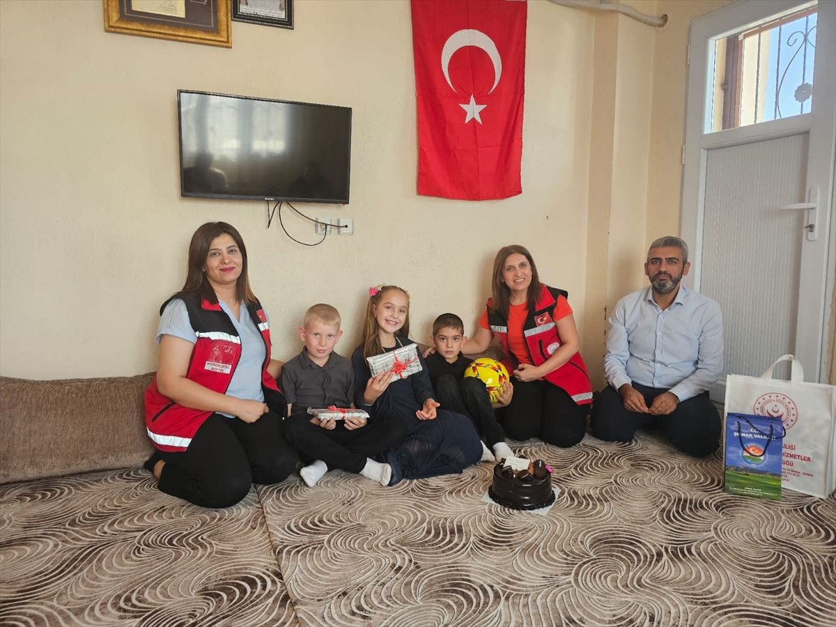Şırnak'ta şehit oğluna doğum günü sürprizi
