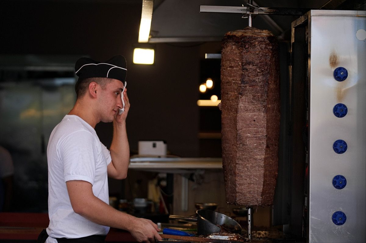 İzmir'de yaşayanlar sıcak havadan bunalıyor