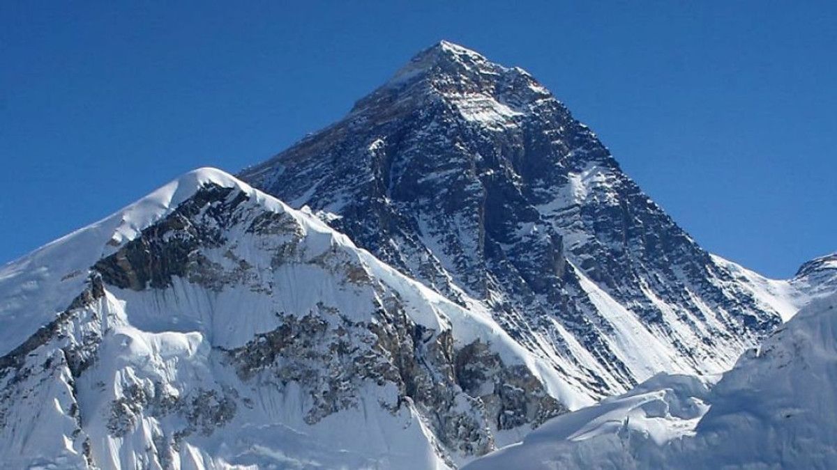 Everest Dağı'nda 10 yıl sonra bir ilk