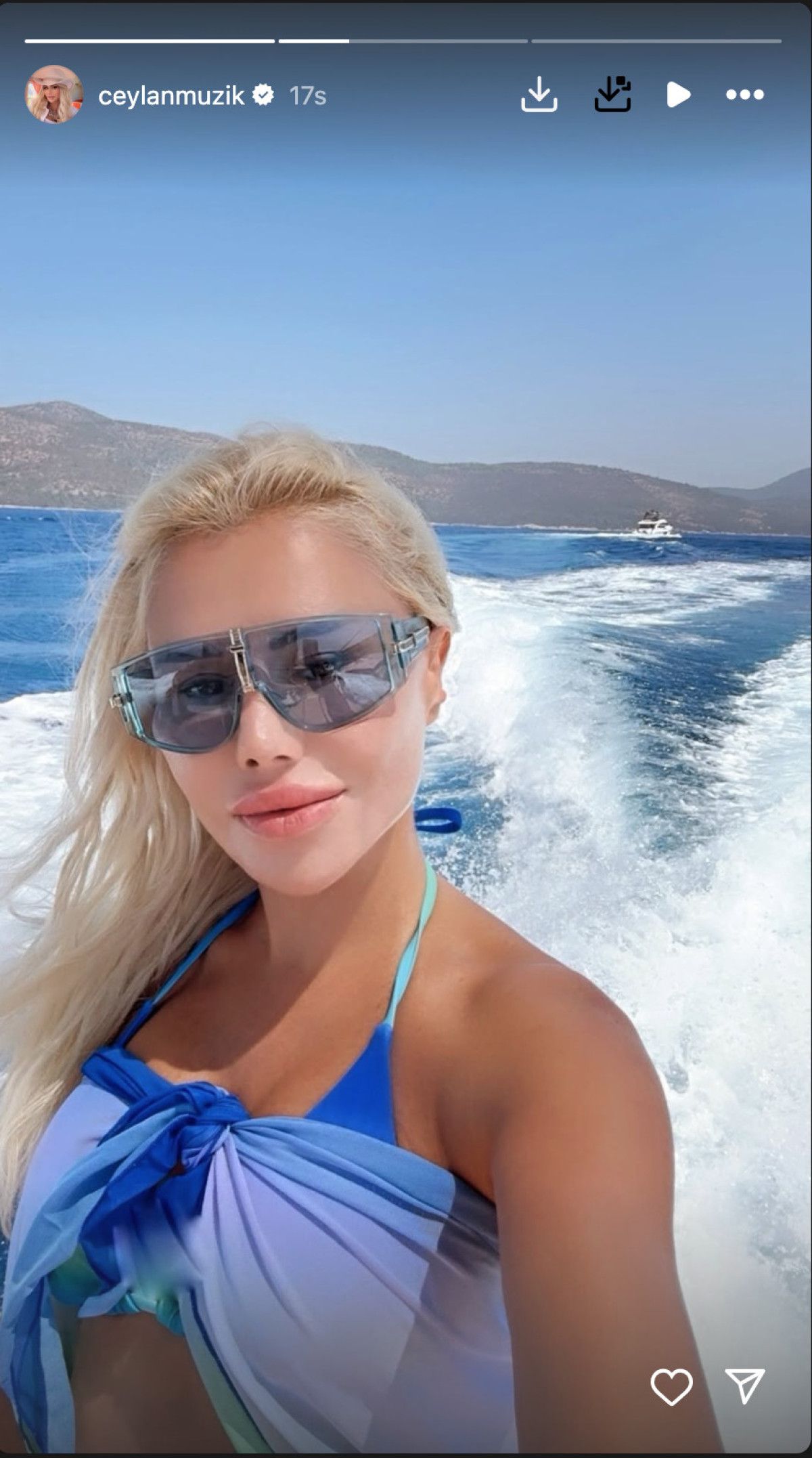 Şarkıcı Ceylan milyonluk teknesiyle Bodrum'da! Fotoğraflarını sosyal medyadan paylaştı
