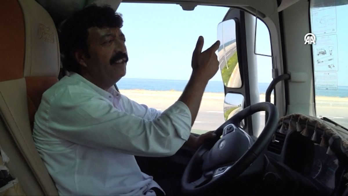 Görenler dönüp bir daha bakıyor: Van'ın 'Müslüm Baba'sı'