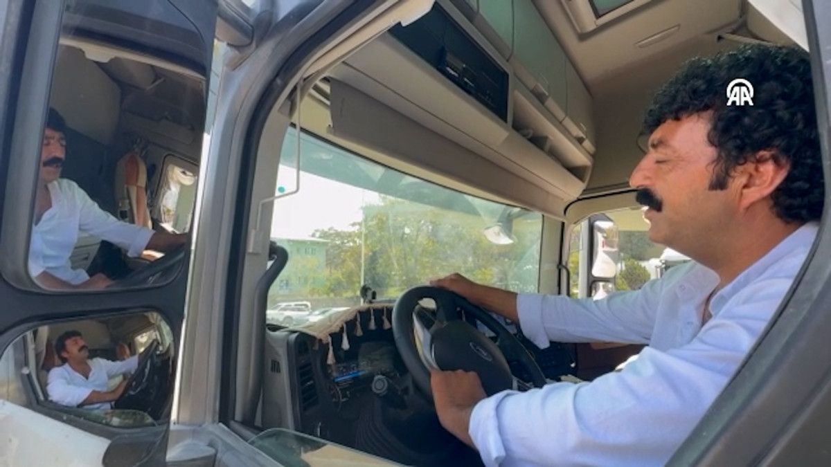 Görenler dönüp bir daha bakıyor: Van'ın 'Müslüm Baba'sı'