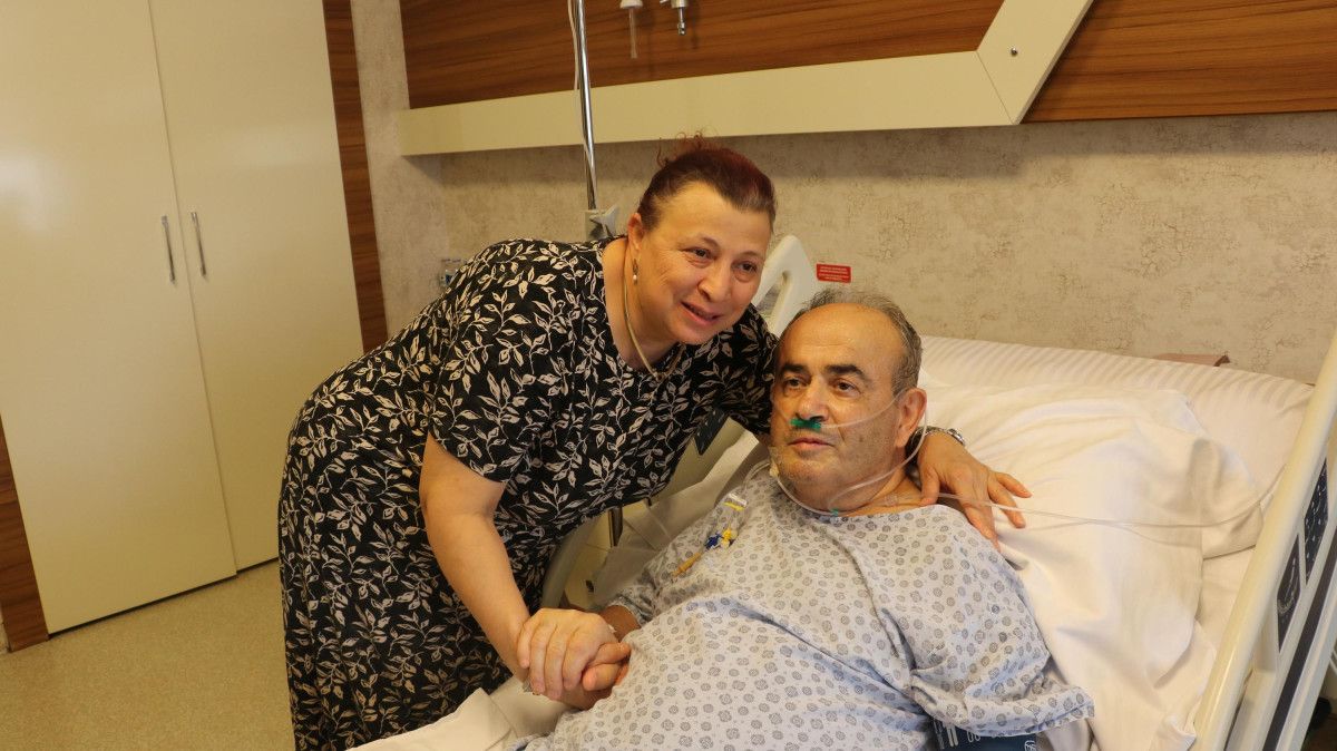 İzmir'de fazla ilaç kullanımından bağırsağı delinen hasta ölümden döndü