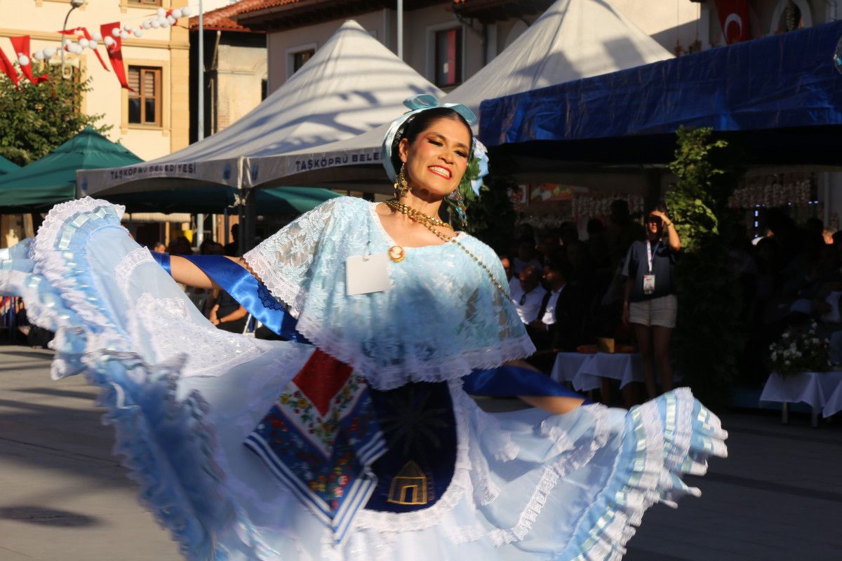 Kastamonu'da 'sarımsak güzeli' seçilmek için yarıştılar